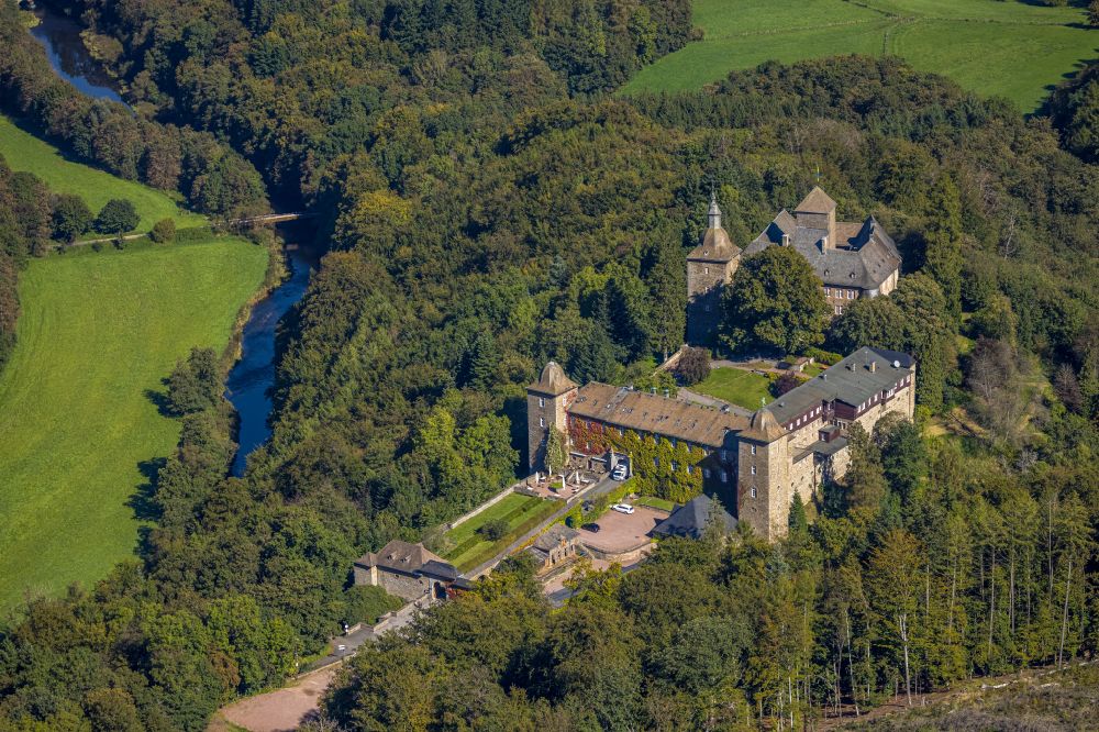 Aerial photograph Schnellenberg - Castle of the fortress Burghotel Schnellenberg in Schnellenberg in the state North Rhine-Westphalia, Germany