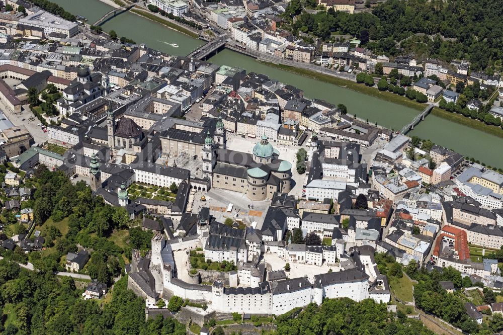 Aerial image Salzburg - Castle of the fortress Hohensalzburg with Blick auf die Altstadt on street Moenchsberg in Salzburg in Austria