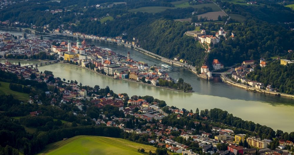 Passau from the bird's eye view: Fortress of the Veste Oberhaus on the banks of Danube and Ilz in Passau in Bavaria