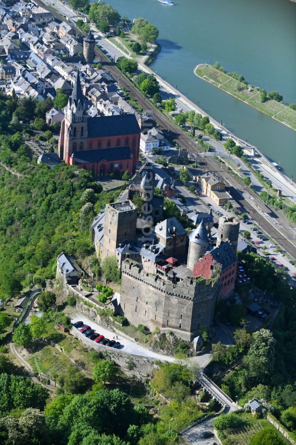 Aerial image Oberwesel - Castle of the fortress Turmmuseum auf Schoenburg (Tower Museum) in the district Schoenberg,Hof in Oberwesel in the state Rhineland-Palatinate, Germany