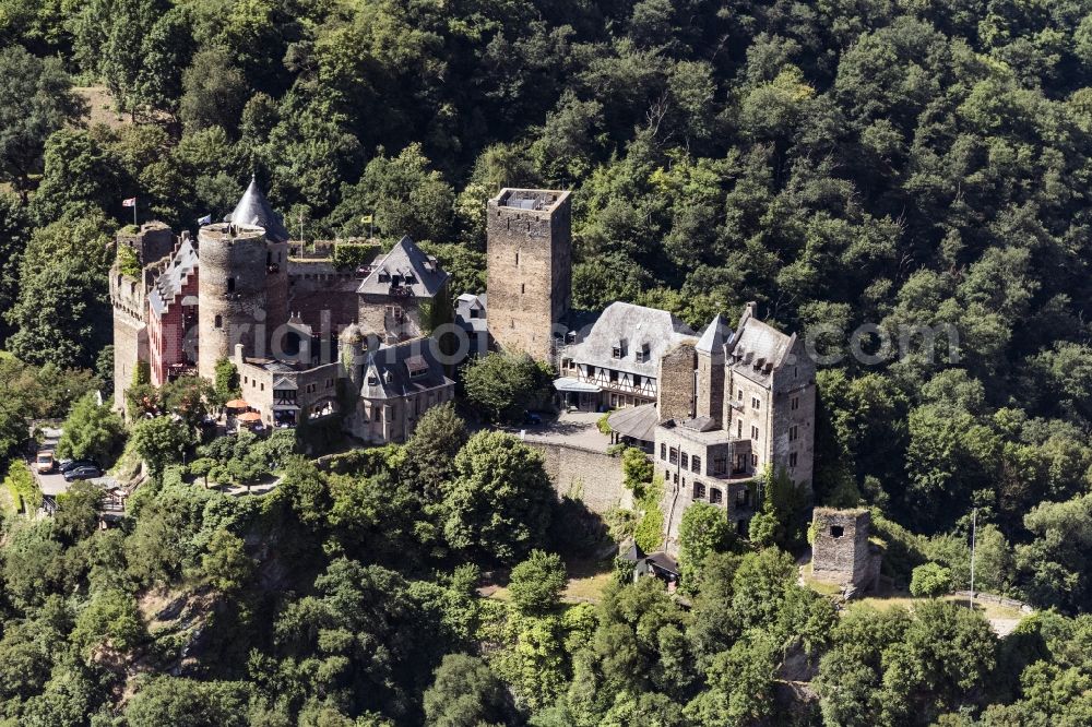 Aerial photograph Oberwesel - Castle of the fortress Turmmuseum auf Schoenburg (Tower Museum) in the district Schoenberg,Hof in Oberwesel in the state Rhineland-Palatinate, Germany