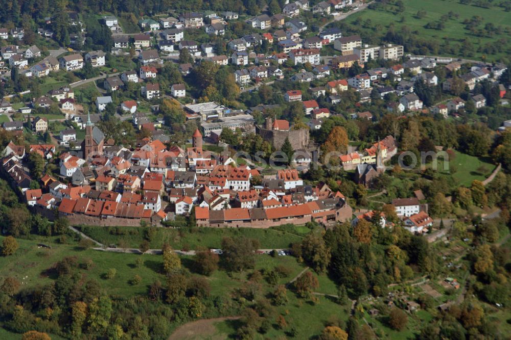 Aerial photograph Neckargemünd - Der Ortsteil Dilsberg mit der gleichnamigen Bergfeste. Die Burg wurde im 12. Jahrhundert erbaut und ist die historische Ortmitte von Dilsberg. The district Dilsberg with the same-named stronghold.