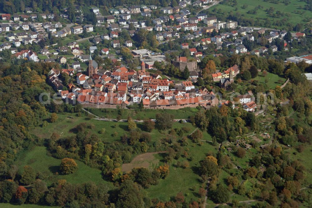 Neckargemünd from above - Der Ortsteil Dilsberg mit der gleichnamigen Bergfeste. Die Burg wurde im 12. Jahrhundert erbaut und ist die historische Ortmitte von Dilsberg. The district Dilsberg with the same-named stronghold.