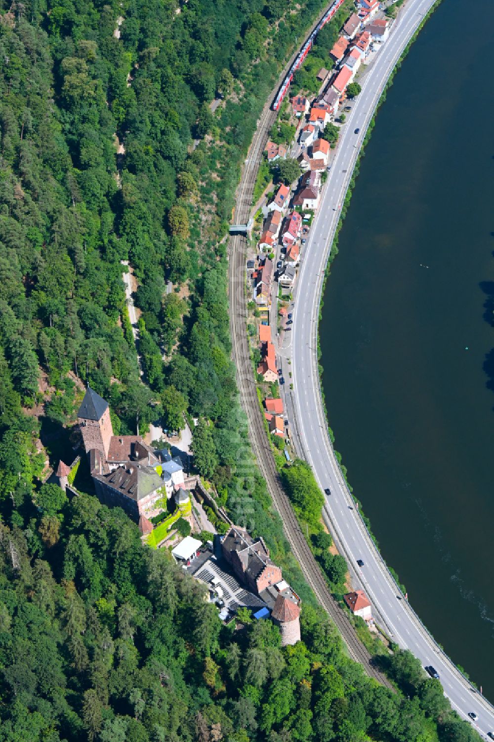 Aerial photograph Zwingenberg - Walls of the castle complex on the plateau on street Schlossstrasse in Zwingenberg in the state Baden-Wuerttemberg, Germany