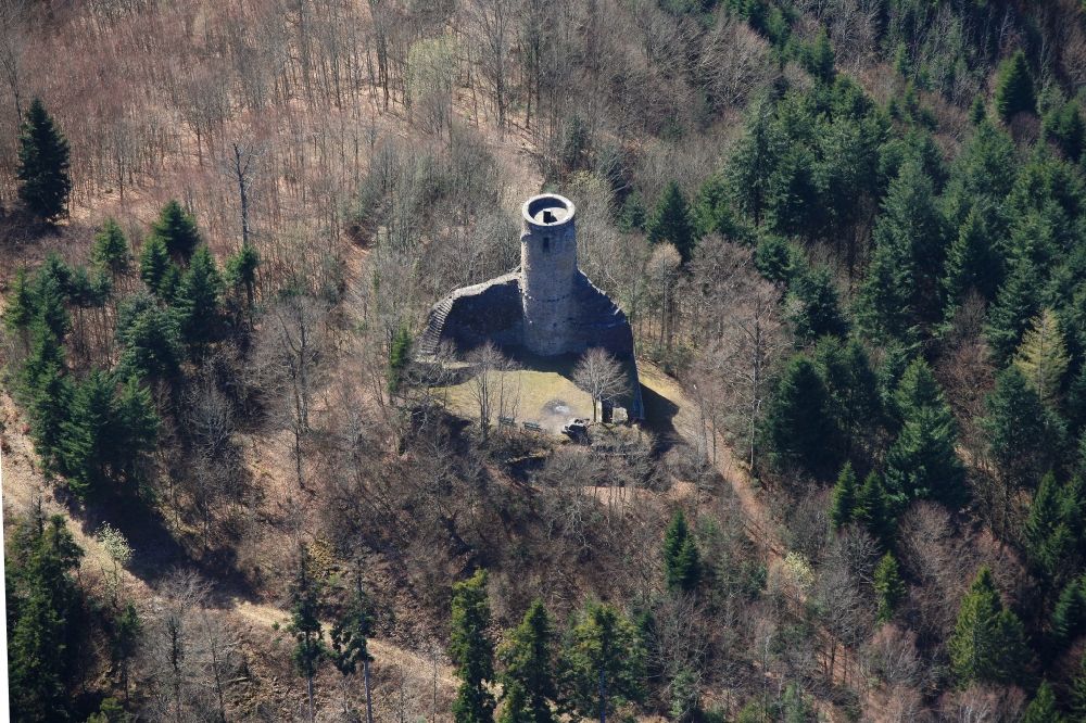 Aerial photograph Wehr - Burg Baerenfels on the slopes of the Hotzenwald on the mount Steinegg in Wehr in Baden-Wuerttemberg. The ruins of the hilltop castle now serve as an observation tower overlooking Wehratal and Hochrhein