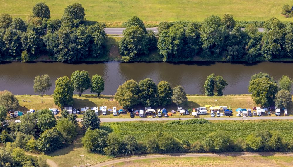 Aerial image Duissern - Camping on the bank of the shipping canal on the street Kolkerhofweg in Duissern in the Ruhr area in the state of North Rhine-Westphalia, Germany