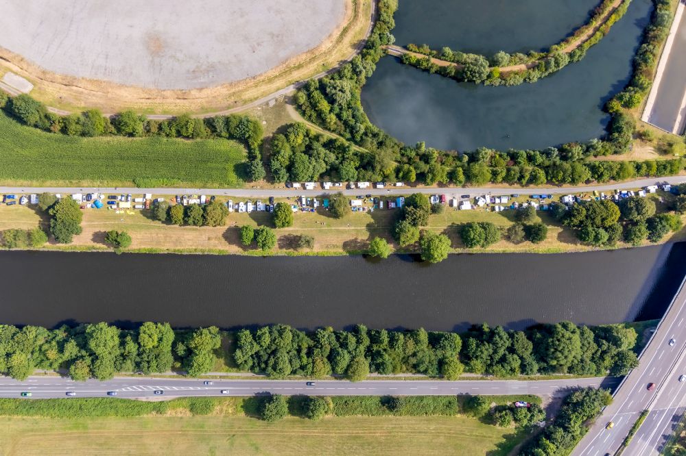 Duissern from above - Camping on the bank of the shipping canal on the street Kolkerhofweg in Duissern in the Ruhr area in the state of North Rhine-Westphalia, Germany