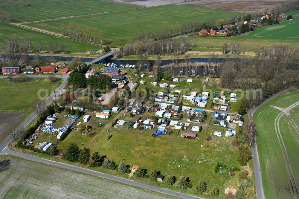 Aerial image Neu Göhren - Campsite with caravans and tents Bootanleger & Camping Hoeffler river - bank area of the Elde in Neu Goehren in the state Mecklenburg - Western Pomerania, Germany
