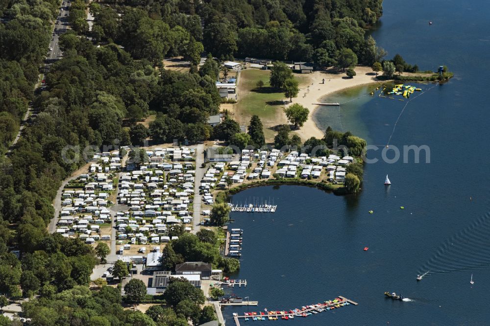 Aerial photograph Düsseldorf - Campsite with caravans and tents and a boat rent on the lake shore of Unterbacher See in Duesseldorf at Ruhrgebiet in the state North Rhine-Westphalia, Germany