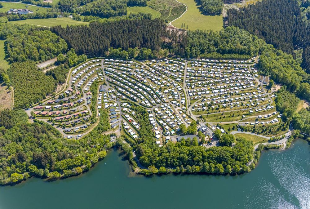 Aerial image Wörmge - Campsite Camping Gut Kalberschnacke with caravans and tents on the lake shore of Lister in Woermge in the state North Rhine-Westphalia, Germany