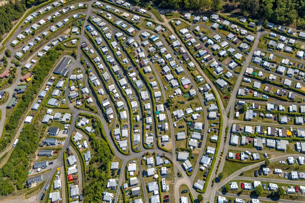 Wörmge from above - Campsite Camping Gut Kalberschnacke with caravans and tents on the lake shore of Lister in Woermge in the state North Rhine-Westphalia, Germany