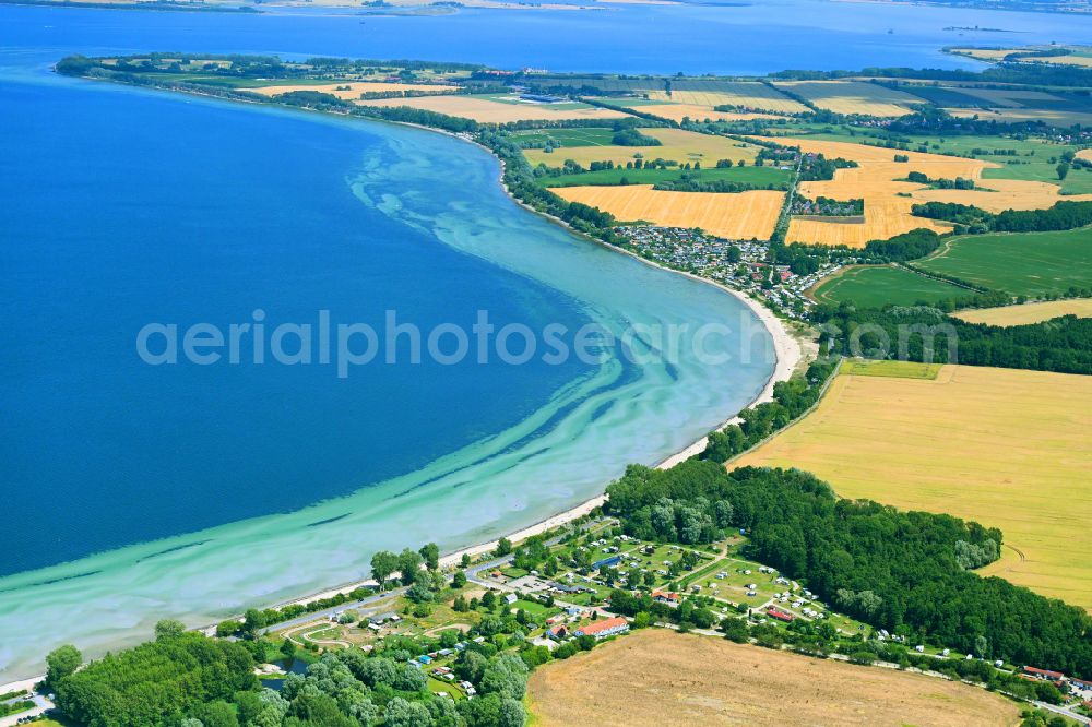 Aerial photograph Niendorf - Campsite with caravans and tents in the coastal area Campingplatz Ostseequelle on street Strandstrasse in Niendorf at the baltic sea coast in the state Mecklenburg - Western Pomerania, Germany