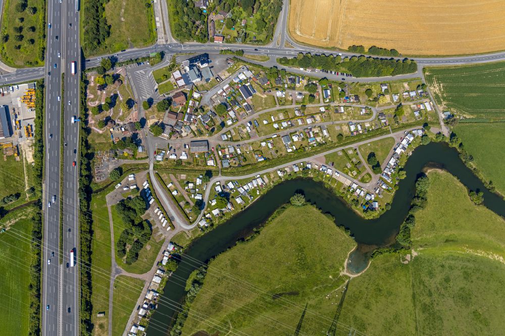 Schmehausen from the bird's eye view: Campsite with caravans Campingplatz Uentrop Helbach GmbH on the lake shore of Lippe in Schmehausen at Ruhrgebiet in the state North Rhine-Westphalia, Germany