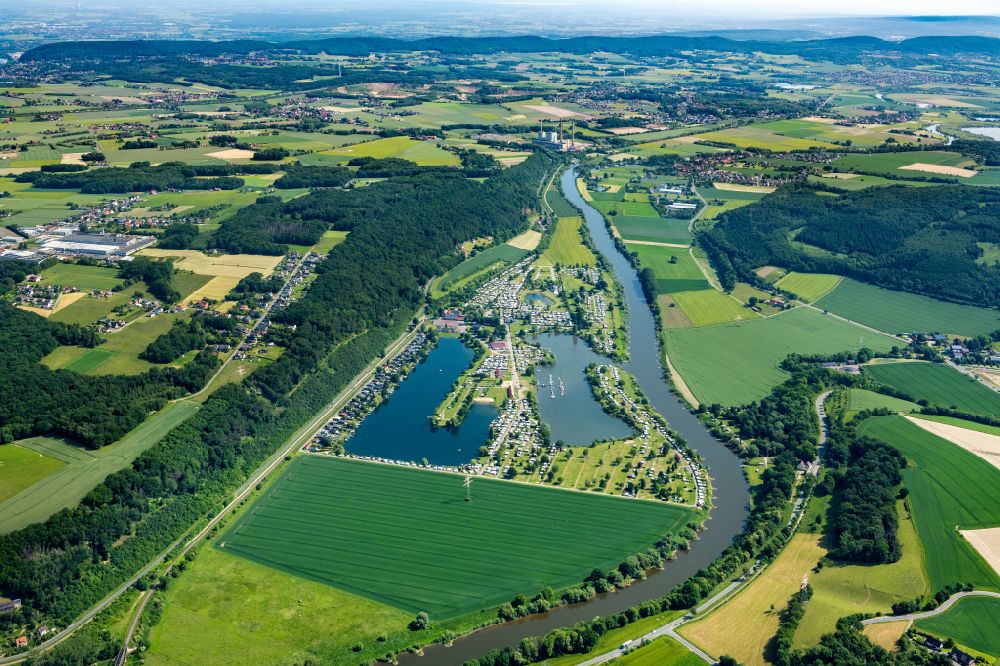 Aerial image Vlotho - Campsite with caravans and tents in the river - bank area of Weser Campingparadies Sonnenwiese on street Borlefzen in Vlotho in the state North Rhine-Westphalia, Germany