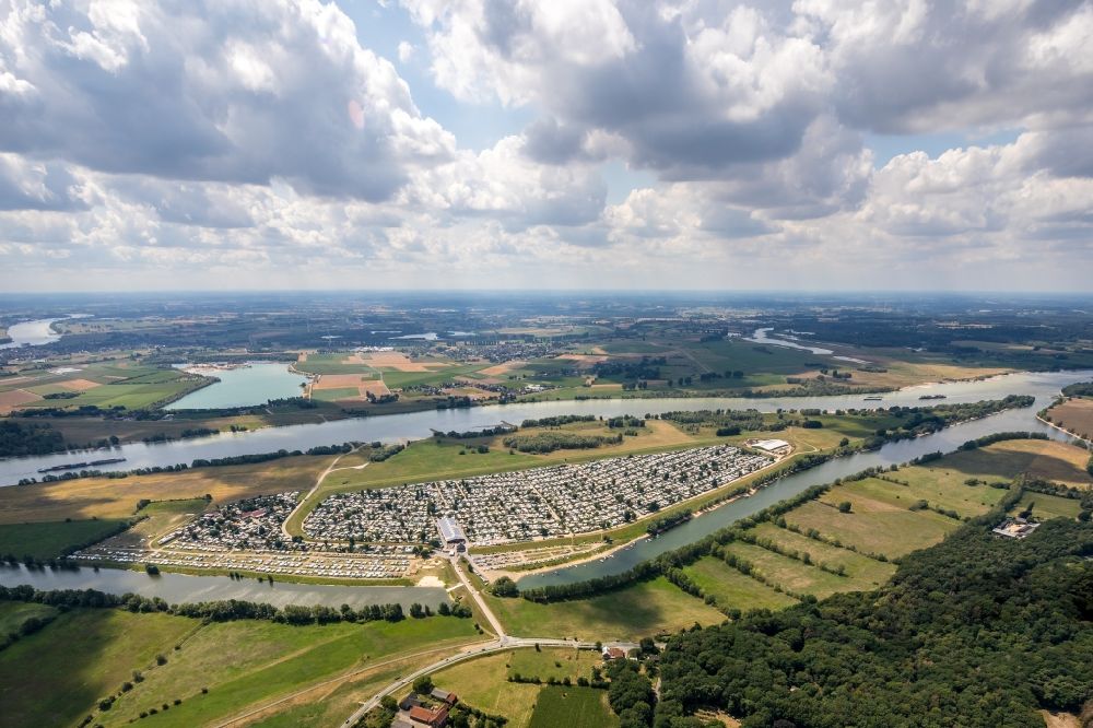 Aerial photograph Wesel - Camping with caravans and tents on Rhone river in Wesel in the state North Rhine-Westphalia, Germany
