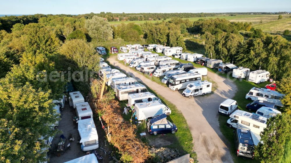 Zingst from the bird's eye view: Campsite with caravans in the coastal area of Baltic Sea on street Am Sportstrand Ubergang in the district Straminke in Zingst in the state Mecklenburg - Western Pomerania, Germany