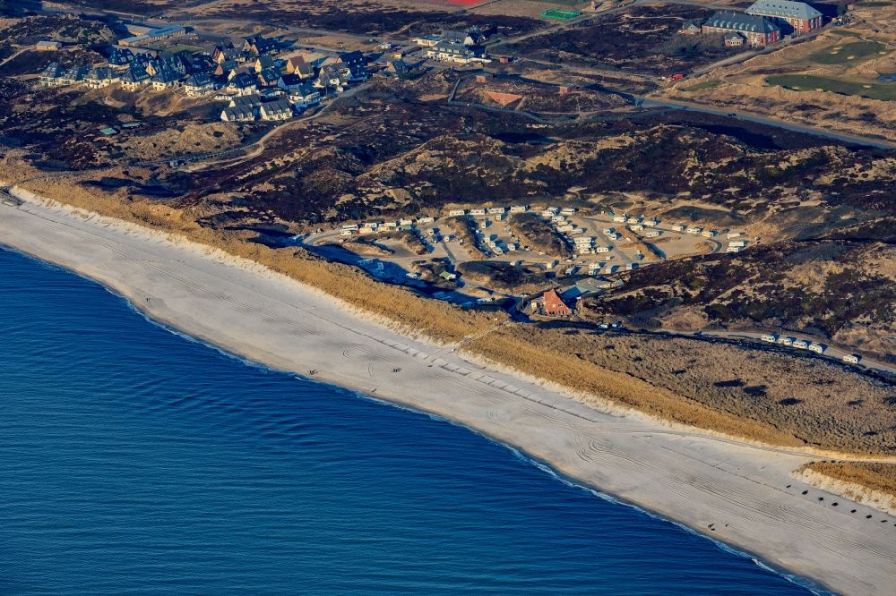 Aerial photograph Hörnum (Sylt) - Campsite with caravans and tents on the lake shore At the Nordsea in Hoernum (Sylt) in the state Schleswig-Holstein, Germany