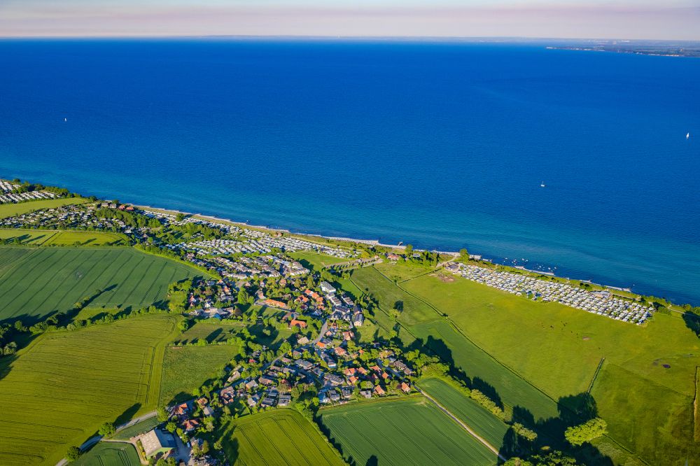 Aerial image Neustadt in Holstein - Campsite with caravans and tents on the lake shore Rettinin Neustadt in Holstein in the state Schleswig-Holstein, Germany