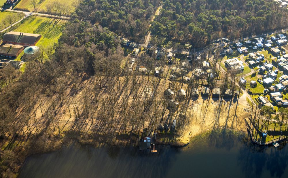 Aerial image Ternsche - Campsite with caravans and tents on the lake shore Temscher See on street Strandweg in Ternsche in the state North Rhine-Westphalia, Germany