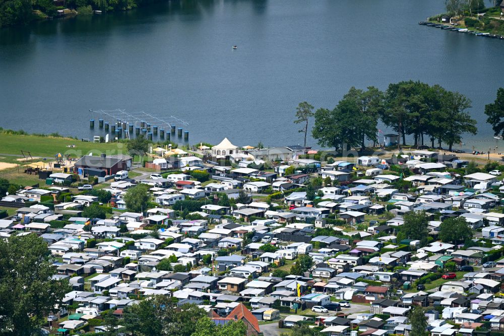 Ternsche from the bird's eye view: Campsite with caravans and tents on the lake shore Temscher See on street Strandweg in Ternsche in the state North Rhine-Westphalia, Germany