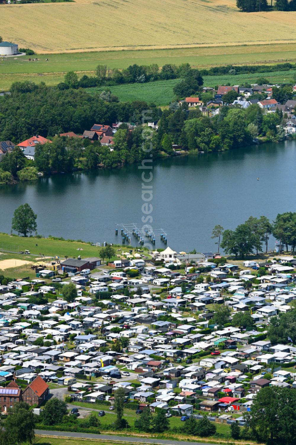 Aerial photograph Ternsche - Campsite with caravans and tents on the lake shore Temscher See on street Strandweg in Ternsche in the state North Rhine-Westphalia, Germany