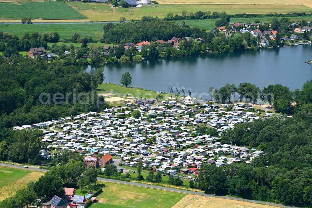 Ternsche from above - Campsite with caravans and tents on the lake shore Temscher See on street Strandweg in Ternsche in the state North Rhine-Westphalia, Germany