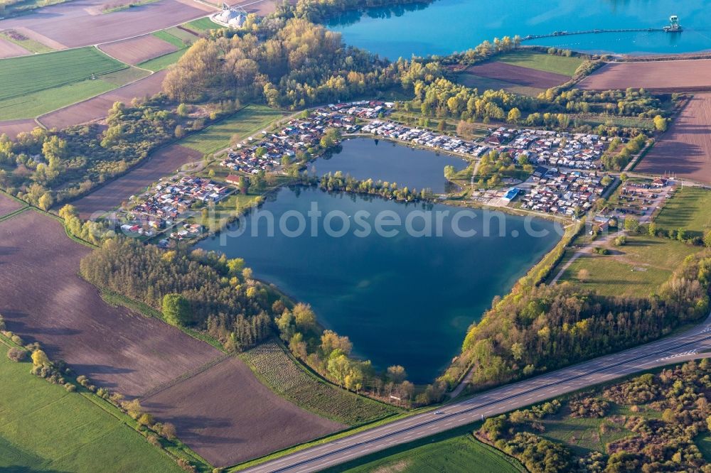 Aerial image Friesenheim - Camping with caravans and tents in Friesenheim at the Schuttern quarry pond in the state Baden-Wurttemberg, Germany