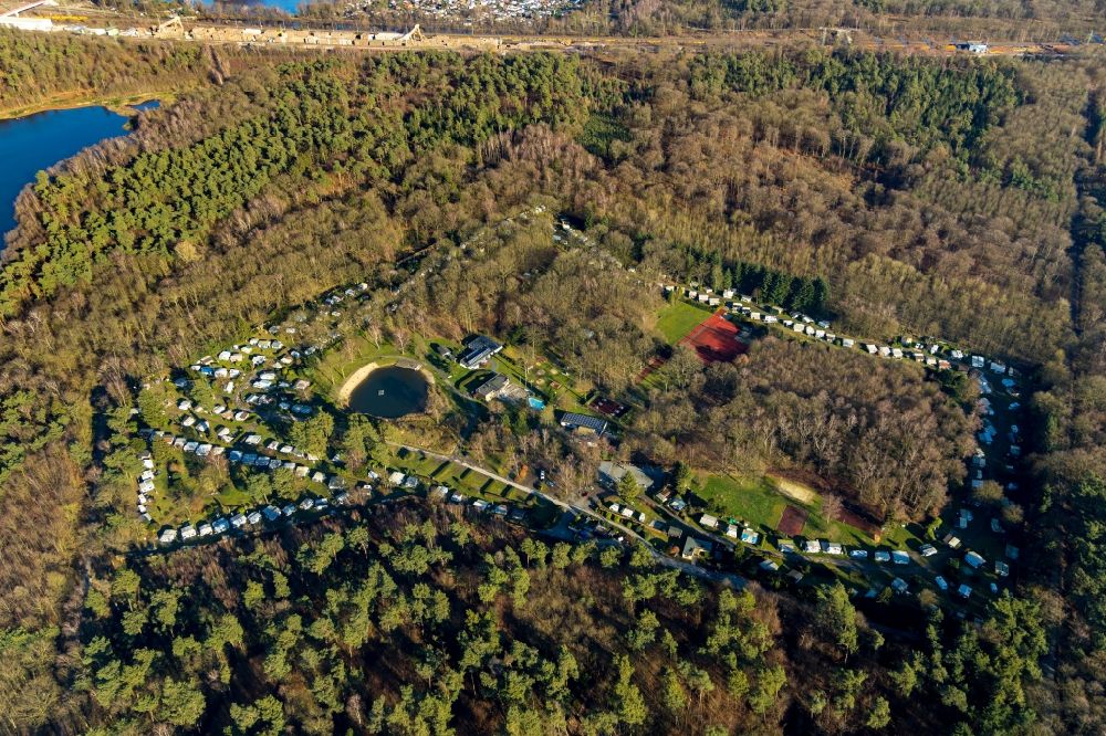 Aerial photograph Duisburg - Camping with caravans and tents in Duisburg in the state North Rhine-Westphalia, Germany