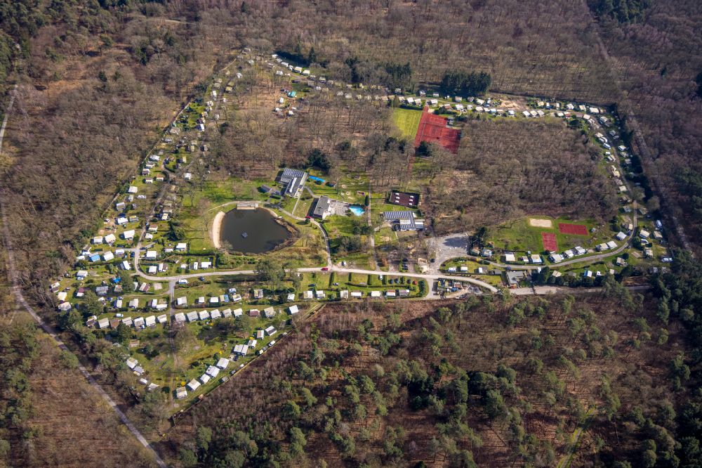 Duisburg from the bird's eye view: Camping with caravans and tents in Duisburg in the state North Rhine-Westphalia, Germany
