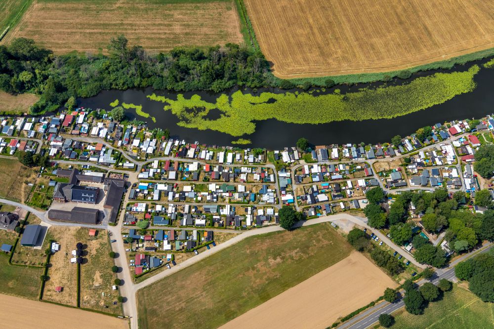 Aerial photograph Hamminkeln - Camping with caravans and tents on street Heiligenbergweg in Hamminkeln in the state North Rhine-Westphalia, Germany
