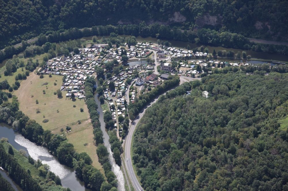 Lahnstein from the bird's eye view: Camping with caravans and tents at the Campsite and campground Lahnbogen in Lahnstein in the state Rhineland-Palatinate, Germany