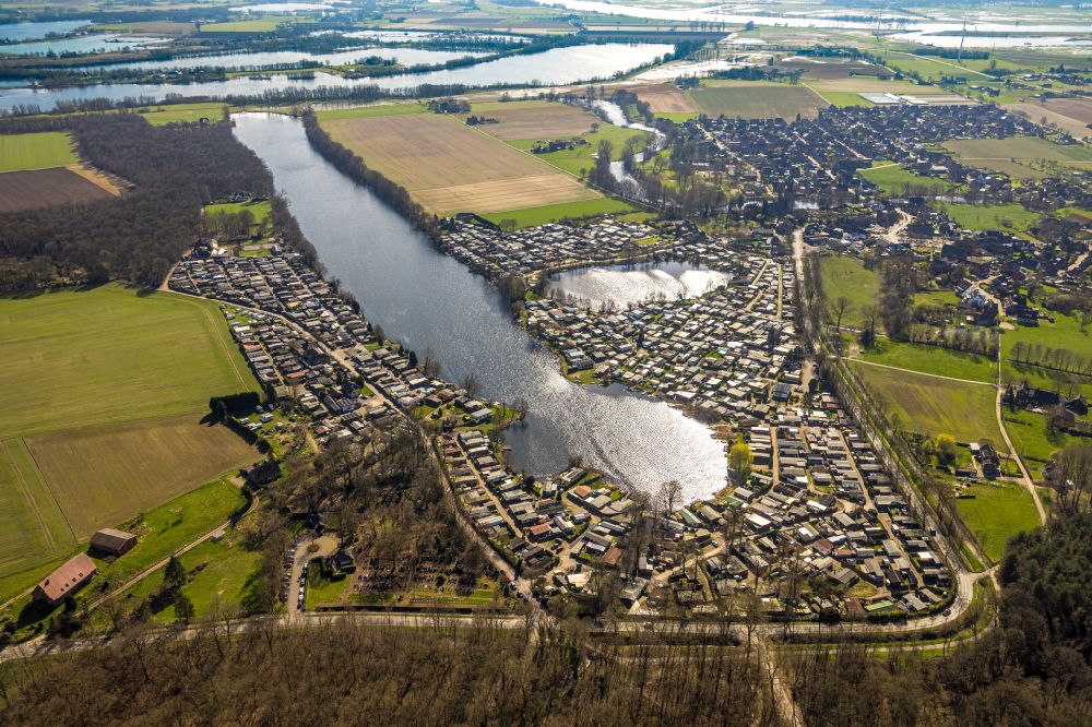 Aerial photograph Rees - Camping with caravans and tents in the district Mehr in Rees in the state North Rhine-Westphalia, Germany