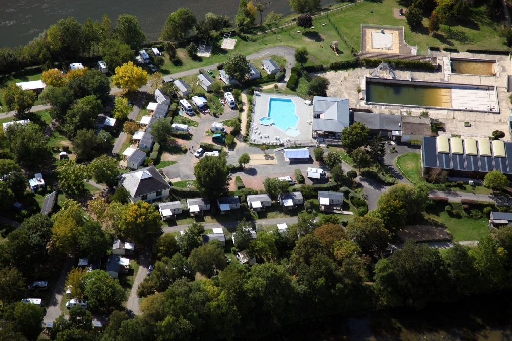 Aerial image Saumur - Camping with caravans and tents in Saumur on the Camping place L' Ile d' Offard in Pays de la Loire, France. Besides, urban sports centers