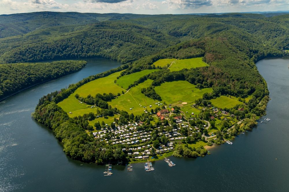 Vöhl from the bird's eye view: Camping with caravans and tents in the district Asel Sued in Voehl in the state Hesse, Germany