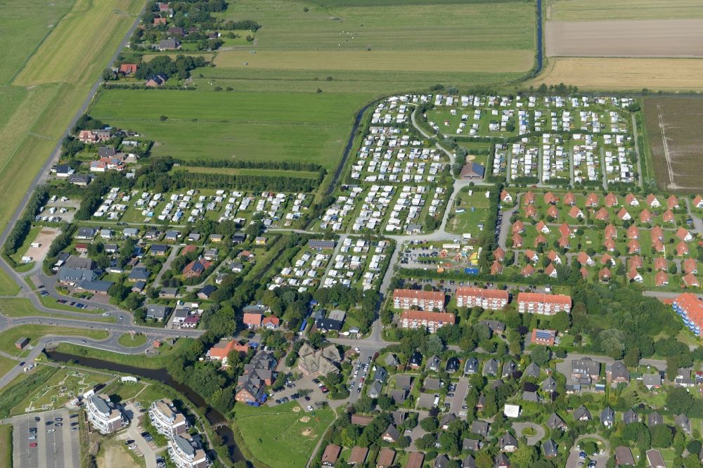 Wurster Nordseeküste from the bird's eye view: Camping with caravans and tents in Wurster north sea coast in the state Lower Saxony