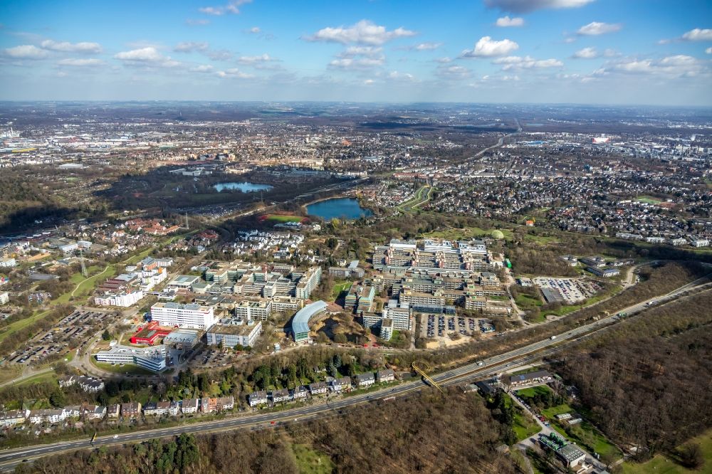 Aerial photograph Düsseldorf - Campus building of the university Heinrich-Heine-Universitaet Duesseldorf in the district Bilk in Duesseldorf in the state North Rhine-Westphalia, Germany