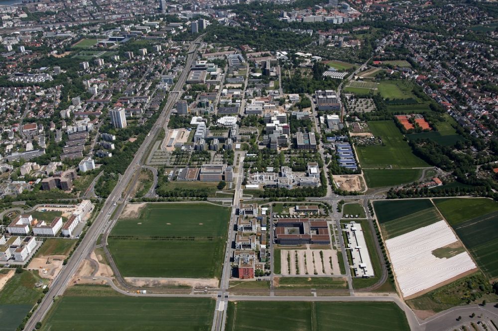 Aerial image Mainz - Campus grounds of the University Johannes Gutenberg above Albert Schweitzer Strasse in Mainz in the state Rhineland-Palatinate