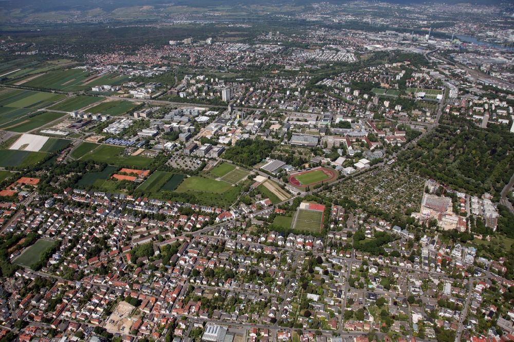 Aerial image Mainz - Campus grounds of the University Johannes Gutenberg in Mainz in the state Rhineland-Palatinate, General view from the south
