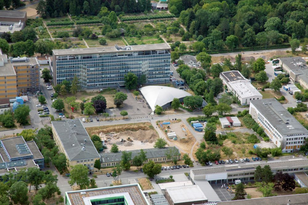 Aerial image Mainz - Campus grounds of the University Johannes Gutenberg above Albert Schweitzer Strasse in Mainz in the state Rhineland-Palatinate
