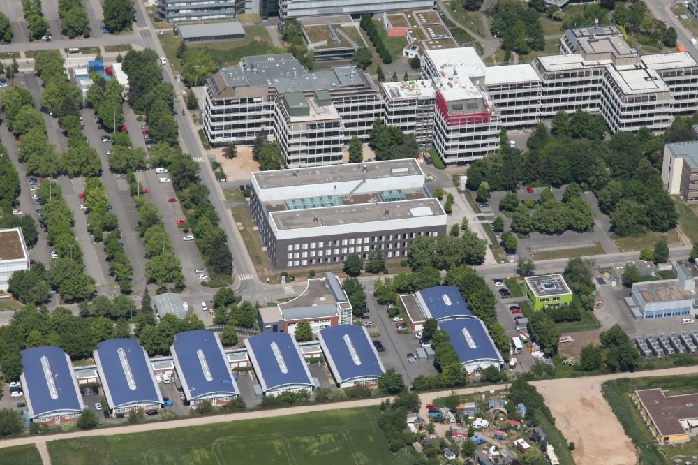 Mainz from the bird's eye view: Campus landscape of the university Johannes- Gutenberg- Universitaet in Mainz in the state Rhineland-Palatinate, Germany. In the center of the picture is the Institute for Molecular Biology