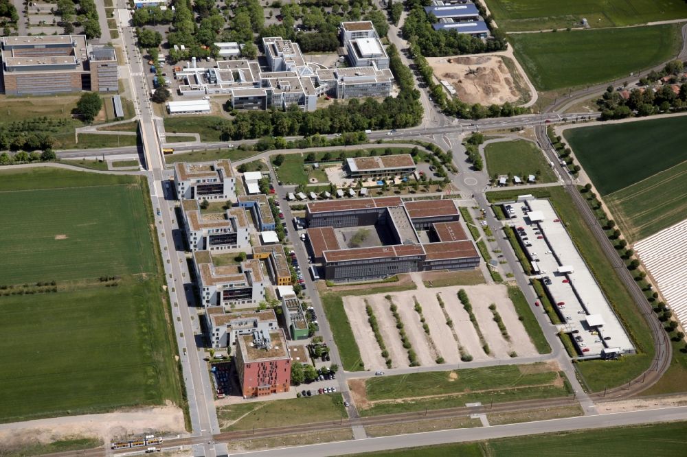 Aerial photograph Mainz - Campus of the Johannes Gutenberg University in Mainz in the state Rhineland-Palatinate. Here the Mainz University of Applied Sciences below Koblenzer Strasse