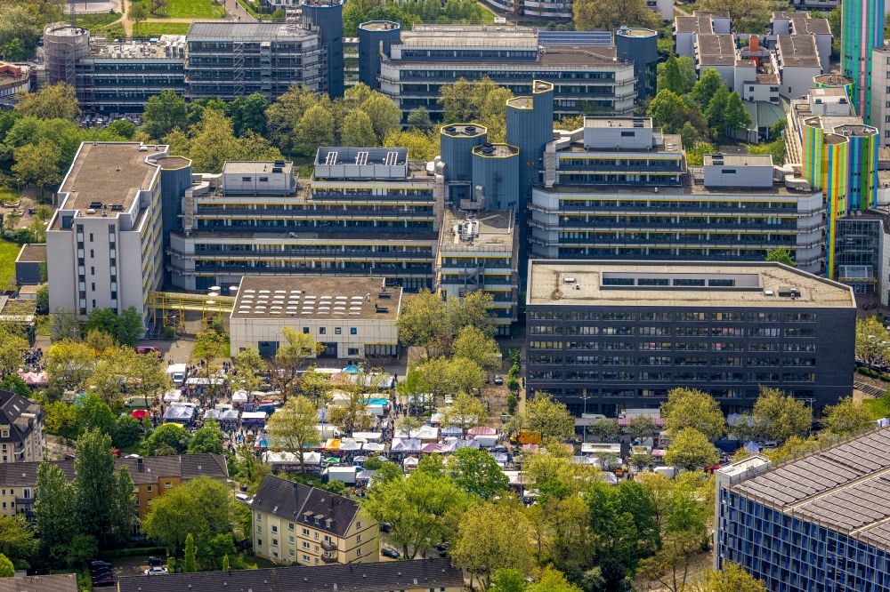 Essen from the bird's eye view: Campus grounds of the University of Duisburg-Essen on Universitaetsstrasse in the district Nordviertel in Essen in the Ruhr area in the state North Rhine-Westphalia - NRW, Germany