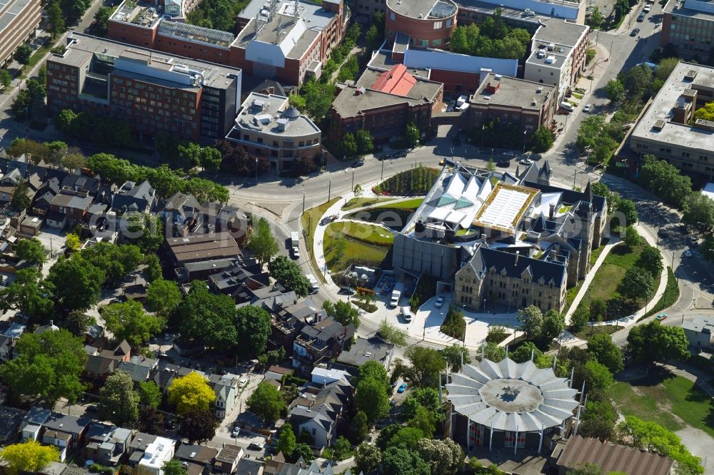 Toronto from the bird's eye view: Campus University- area of John H. Doniels Faculty of Architecture, Londscape, ond Design on Spadina Crescent in Toronto in Ontario, Canada
