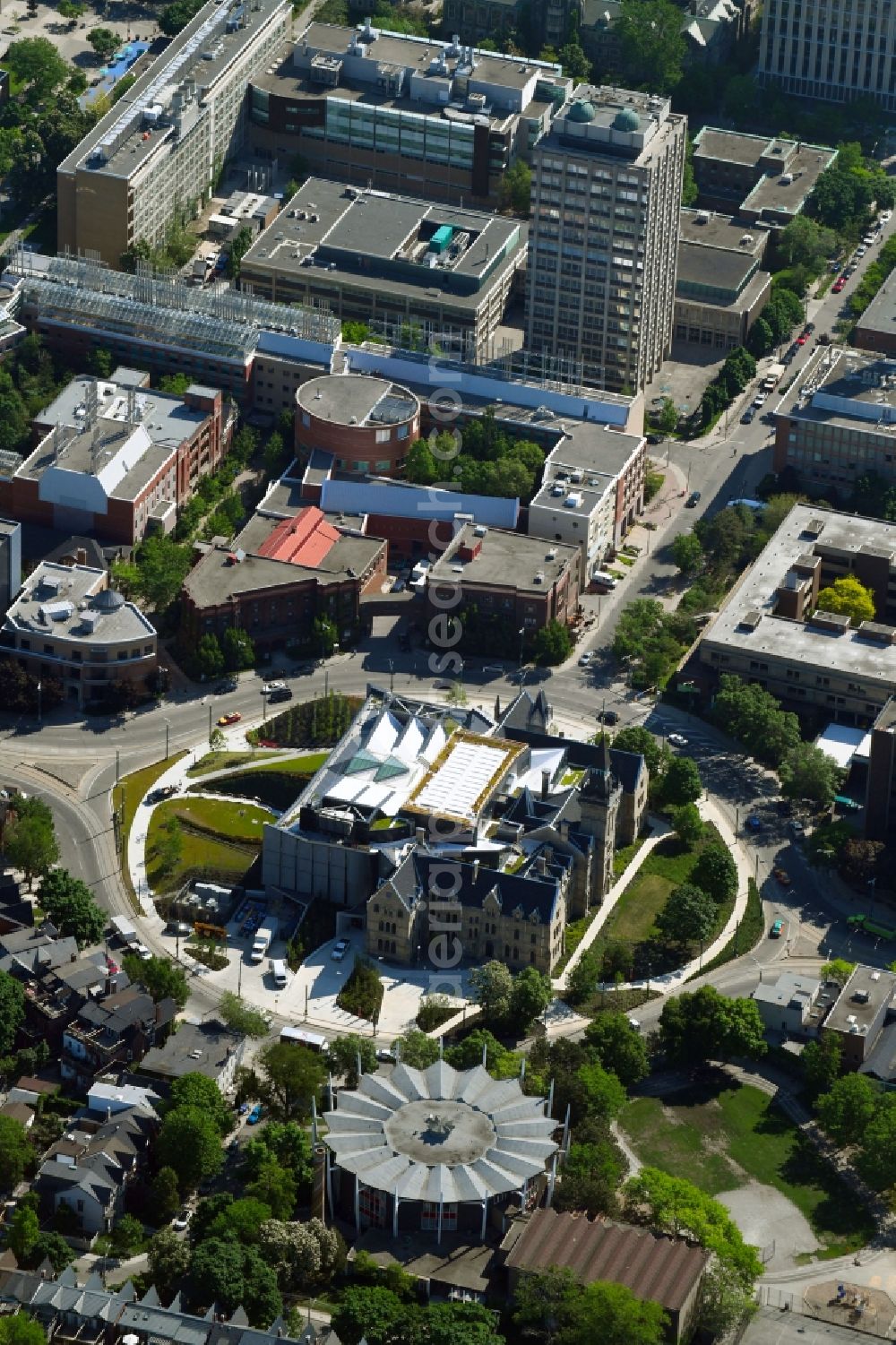 Aerial photograph Toronto - Campus University- area of John H. Doniels Faculty of Architecture, Londscape, ond Design on Spadina Crescent in Toronto in Ontario, Canada