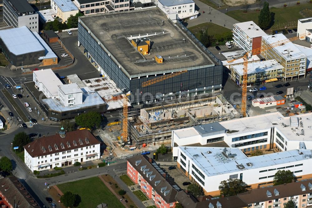 Wolfsburg from above - Campus university area with new construction site of Ostfalia Hochschule fuer ongewondte Wissenschaften on street Poststrasse in Wolfsburg in the state Lower Saxony, Germany