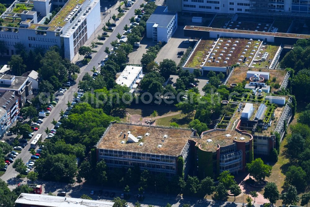 Karlsruhe from the bird's eye view: School building of the Carl-Engler-Schule on Steinhaeuserstrasse in the district Suedweststadt in Karlsruhe in the state Baden-Wurttemberg, Germany