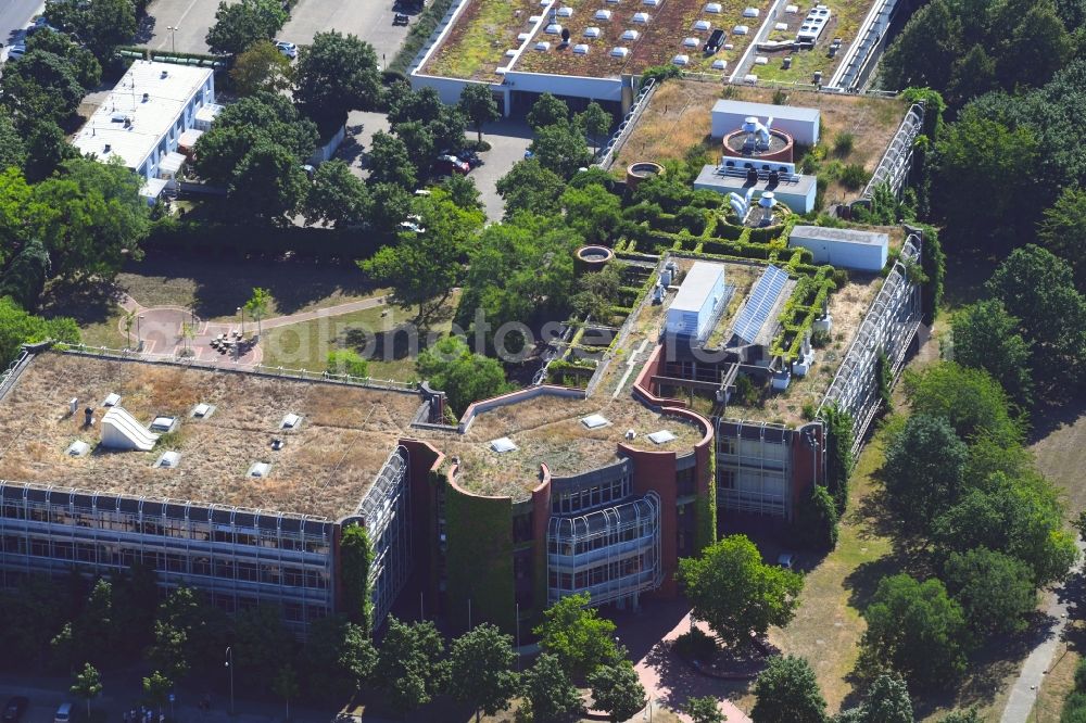 Aerial image Karlsruhe - School building of the Carl-Engler-Schule on Steinhaeuserstrasse in the district Suedweststadt in Karlsruhe in the state Baden-Wurttemberg, Germany
