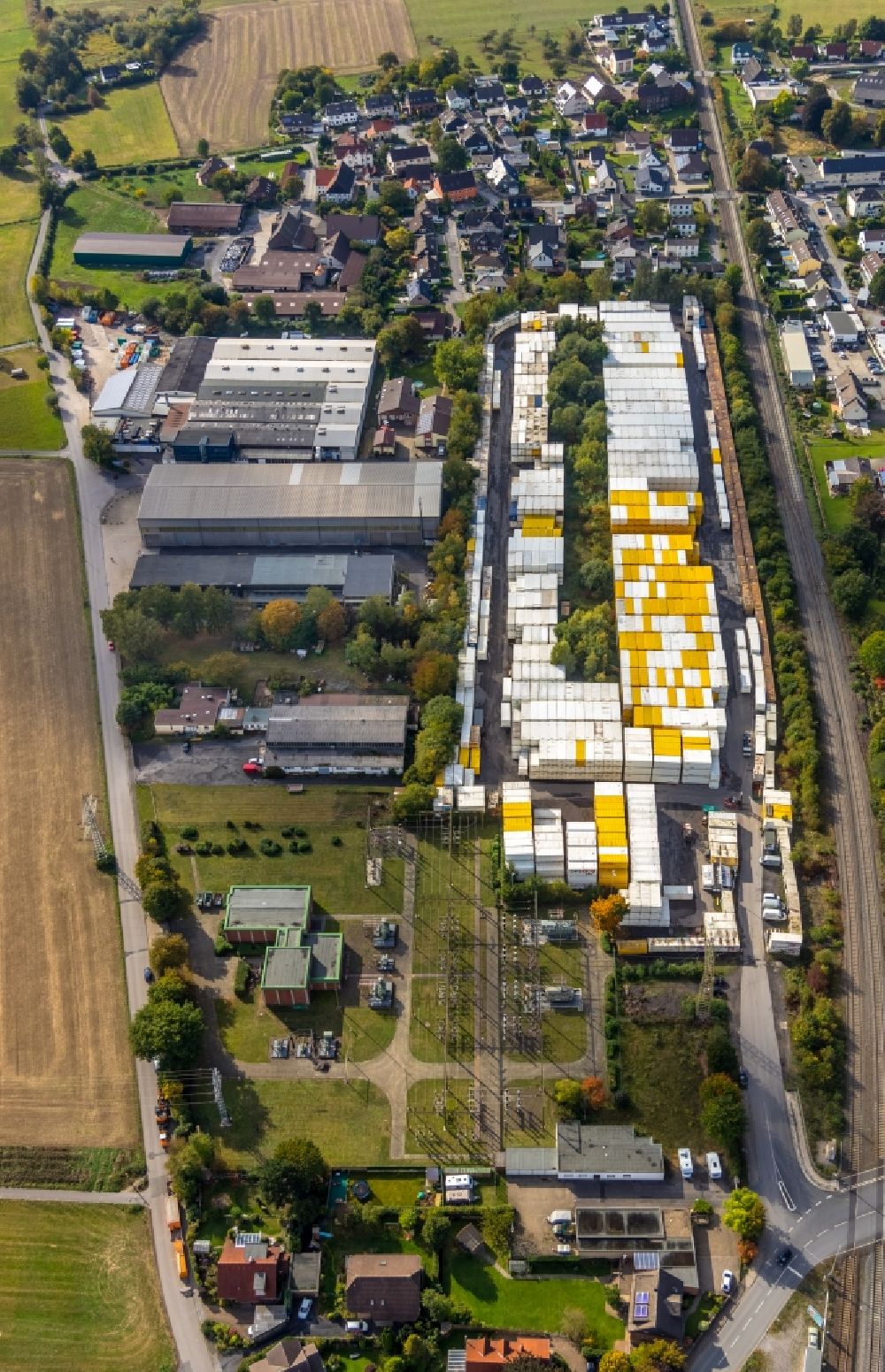 Aerial photograph Fröndenberg/Ruhr - Building and production halls on the premises of of C.G. Containerbau Gerbracht GmbH on Ohlweg in the district Dellwig in Froendenberg/Ruhr in the state North Rhine-Westphalia, Germany
