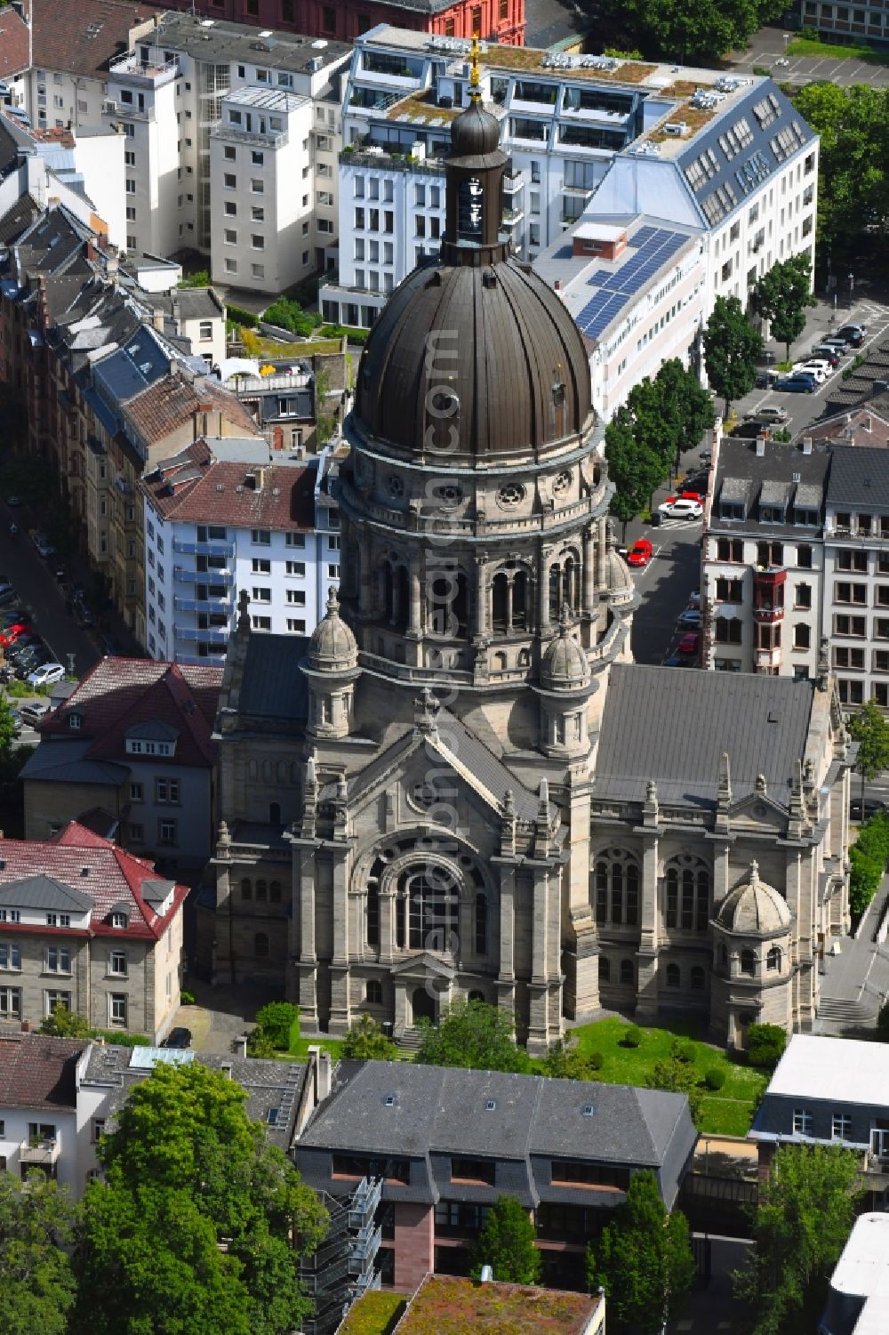 Aerial photograph Mainz - Church building of the cathedral of Christuskirche Mainz on Kaiserstrasse in Mainz in the state Rhineland-Palatinate, Germany
