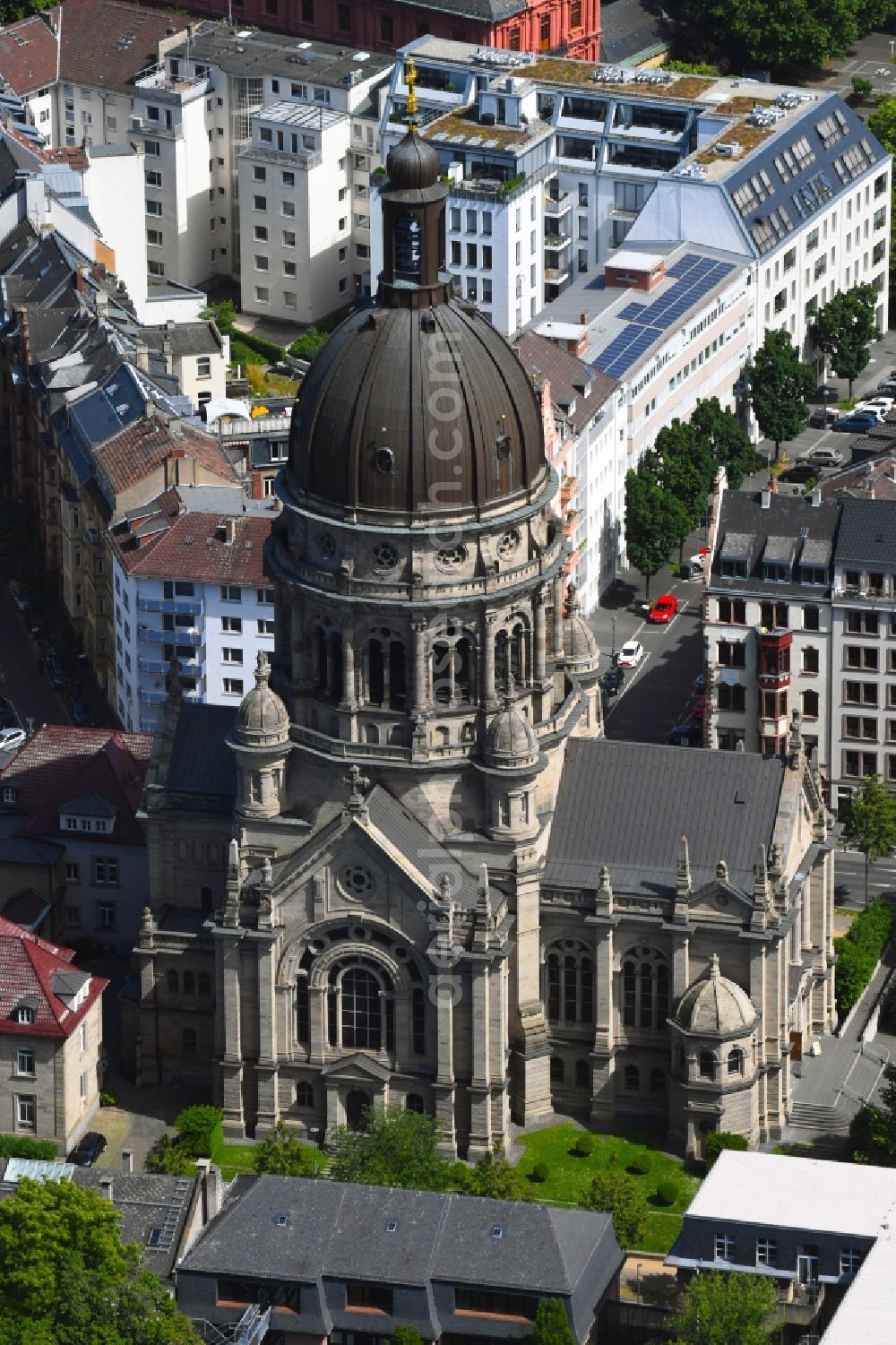 Mainz from the bird's eye view: Church building of the cathedral of Christuskirche Mainz on Kaiserstrasse in Mainz in the state Rhineland-Palatinate, Germany
